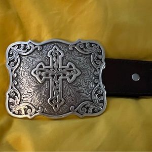 Ladies Nocona leather belt and buckle.